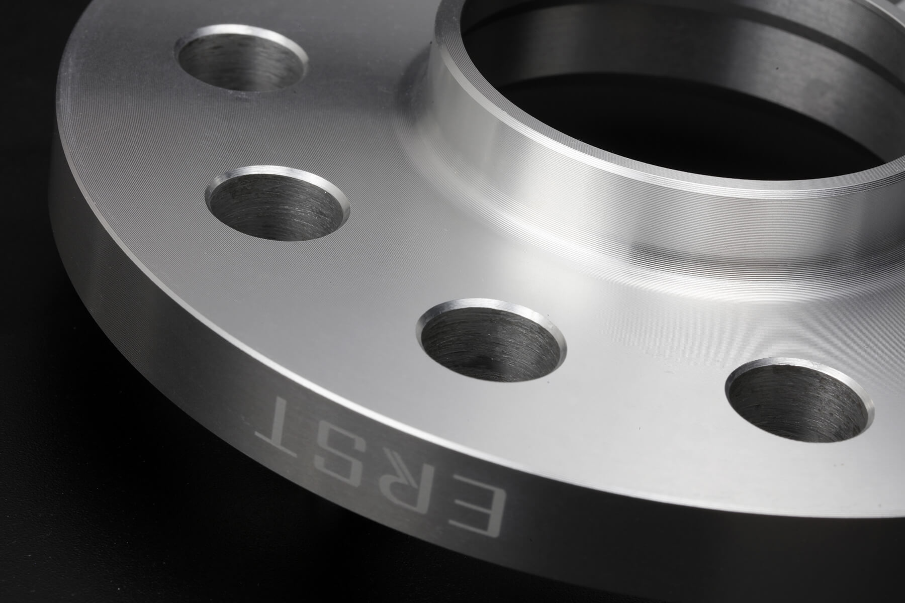 By reducing the taper of the center hub part, we increased matching rates for most of wheels.